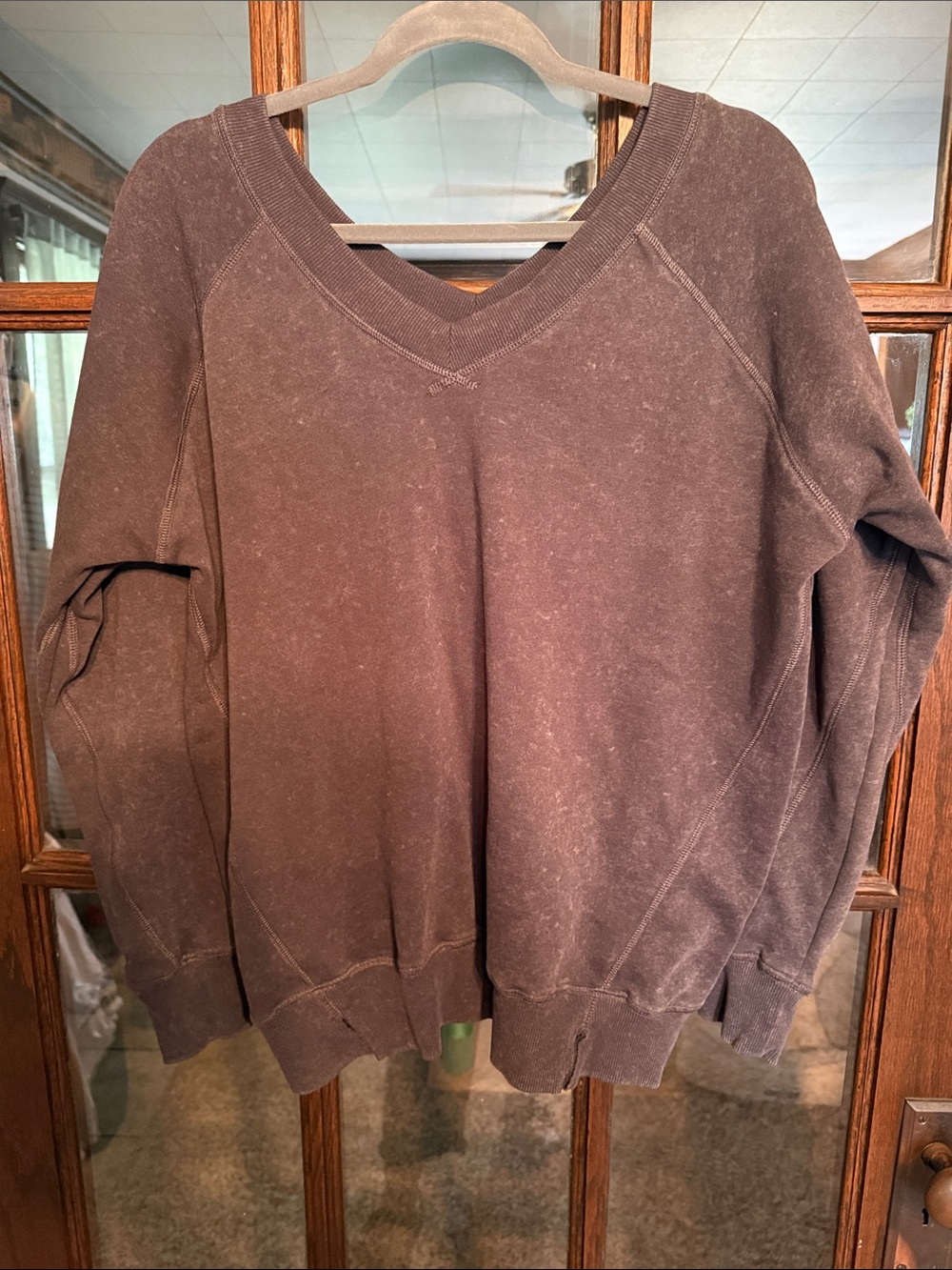 Vinyl Icon Womens Charcoal Gray Acid Wash V-Neck Raglan Sweatshirt Size L Grunge